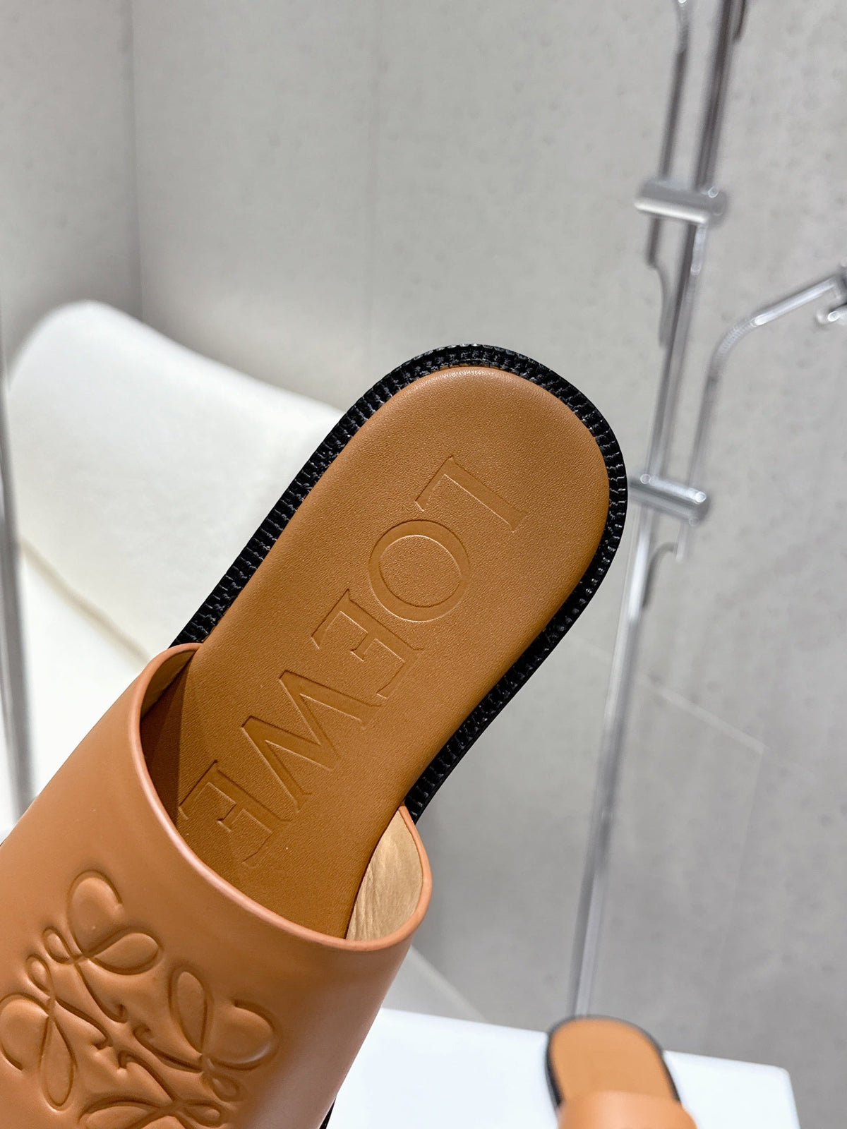Loewe 25 flat slippers camel calfskin