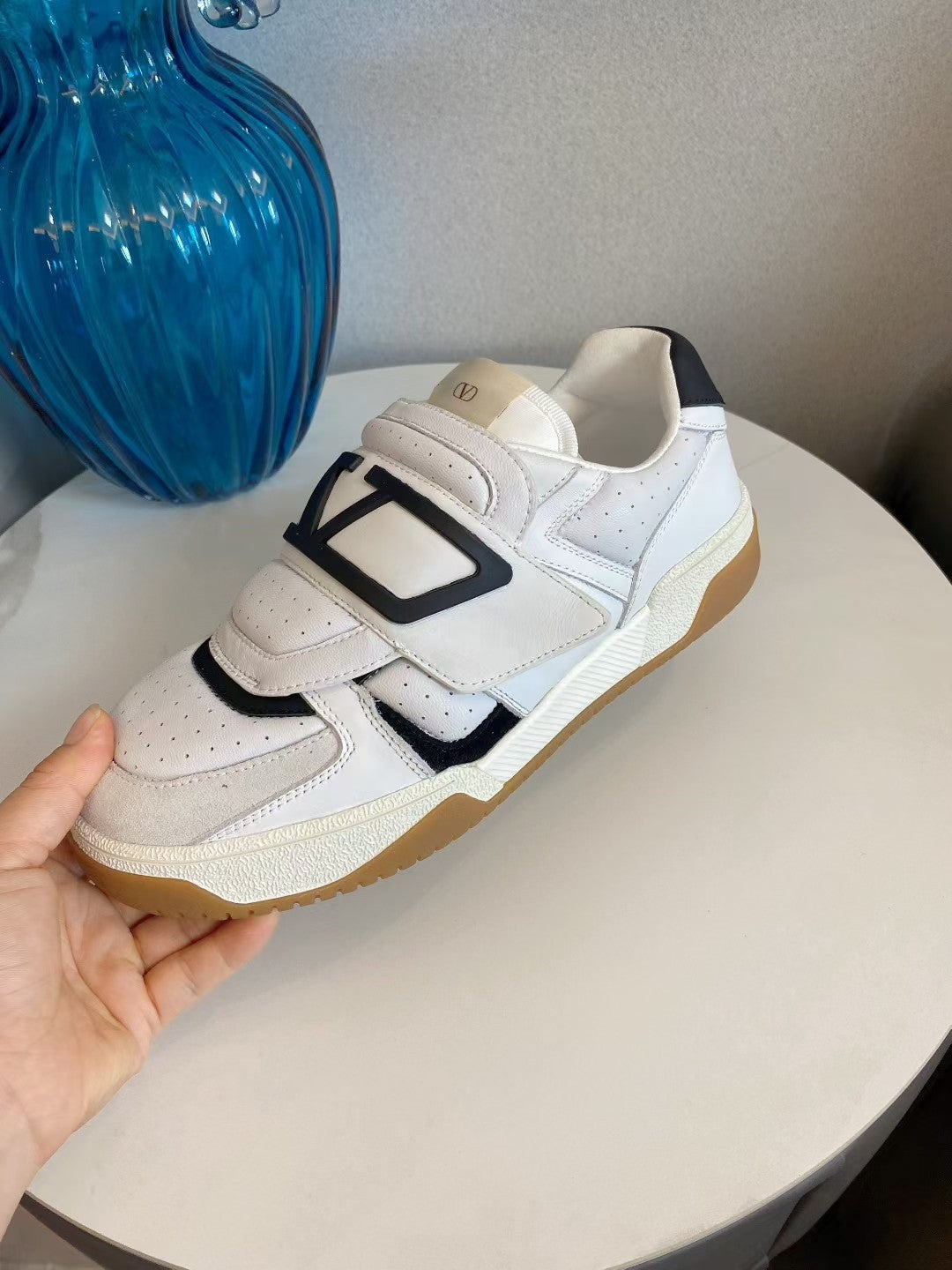 VT 25S Couple Sneakers White Black Calfskin Suede 563099