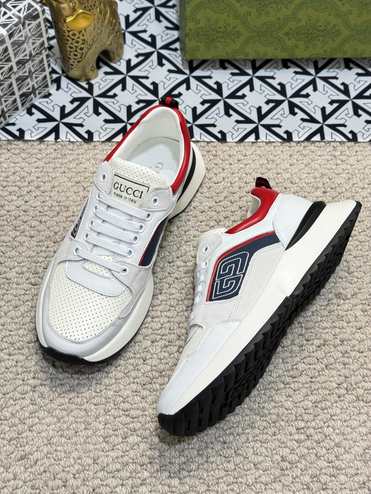 GG Men's Sneaker White Grey Sheepskin 524702