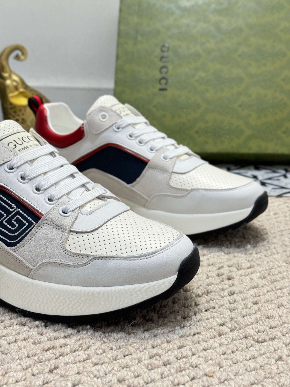 GG Men's Sneaker White Grey Sheepskin 524702
