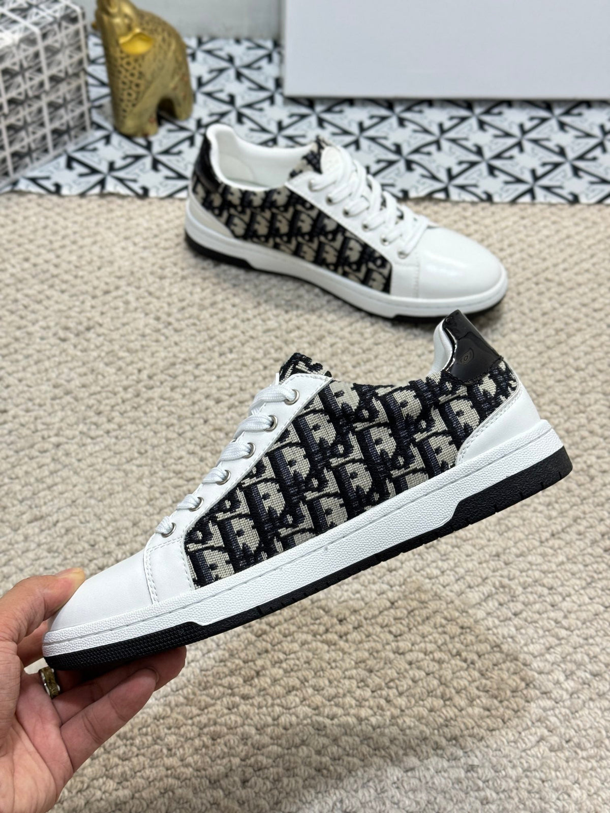 CD CASUAL SNEAKER WHITE AND BLACK CALFSKIN