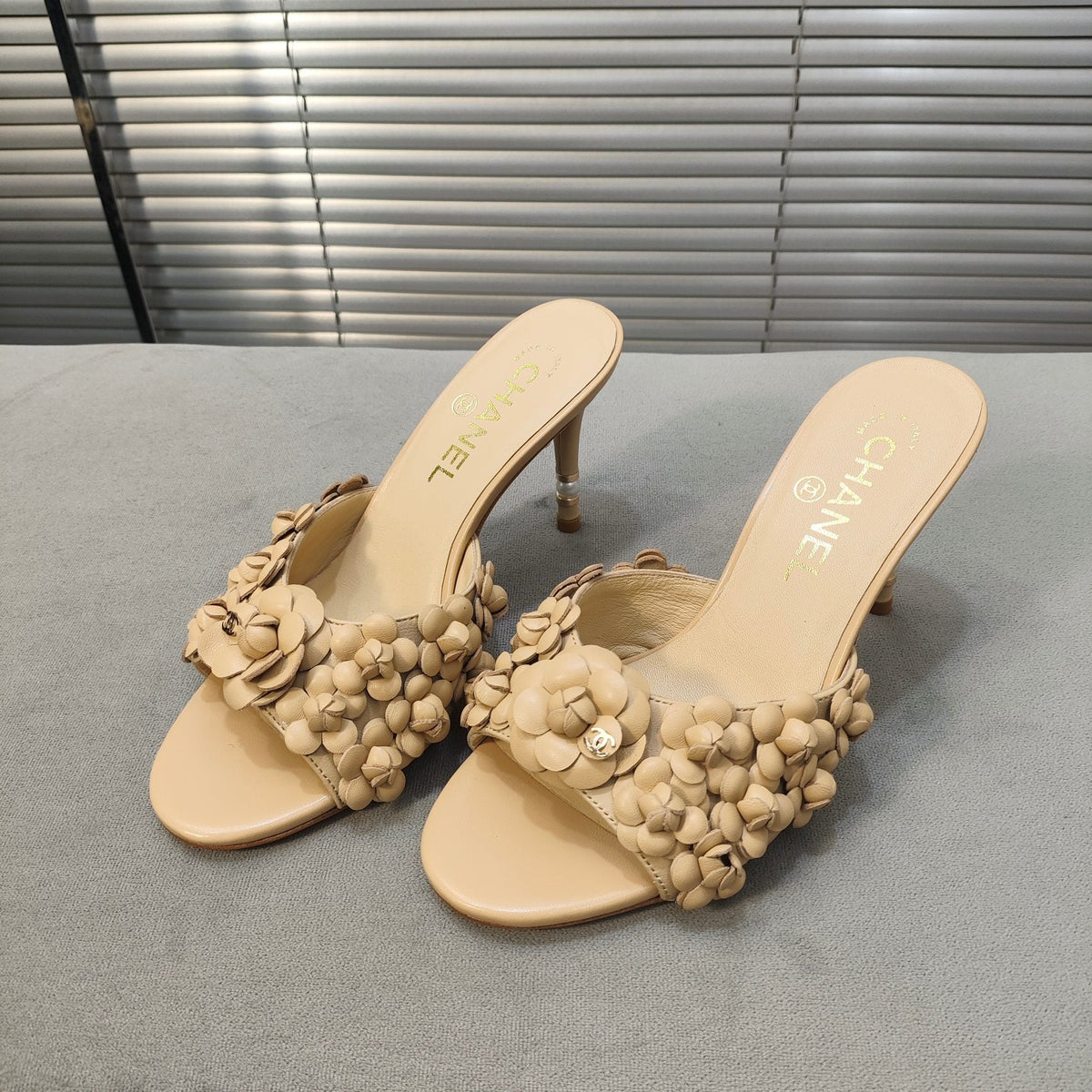 mule sandal 80 beige calfskin flower