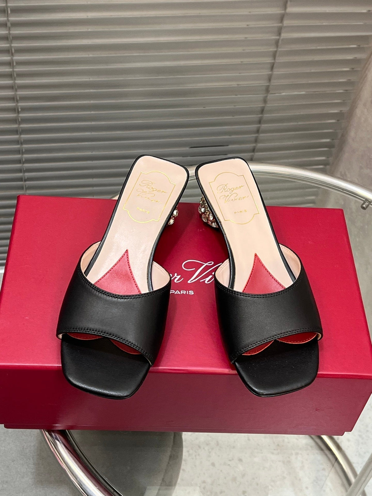 Viv Diamond Sole Mules Black Cowhide 267689