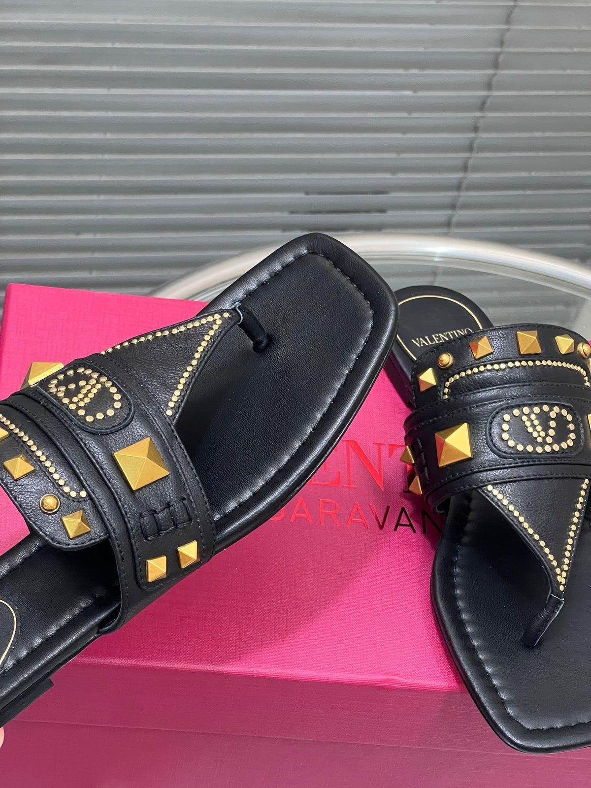 VT Rockstud Thong Sandals Black Cowhide