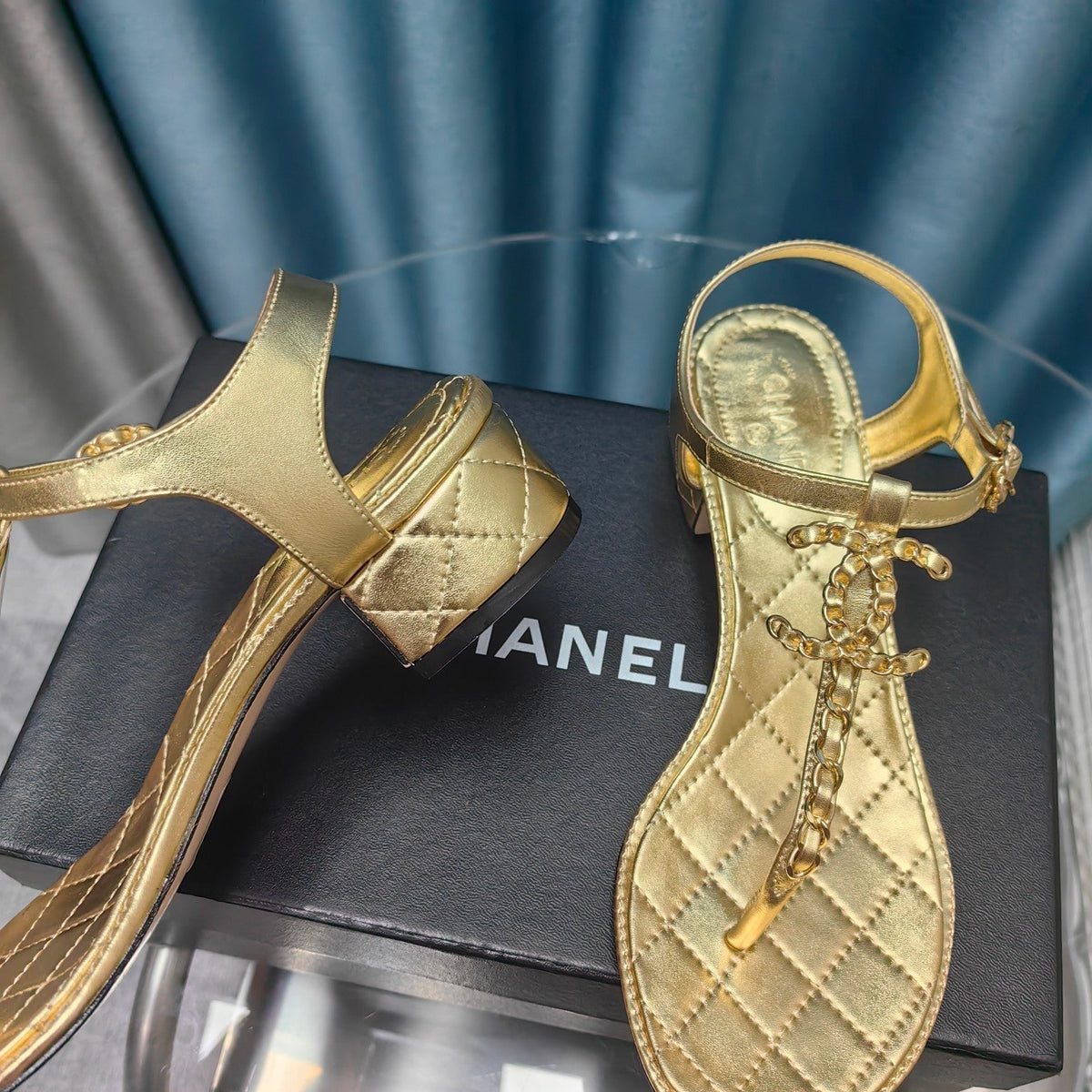 cc thong sandal 40 gold metalic calfskin