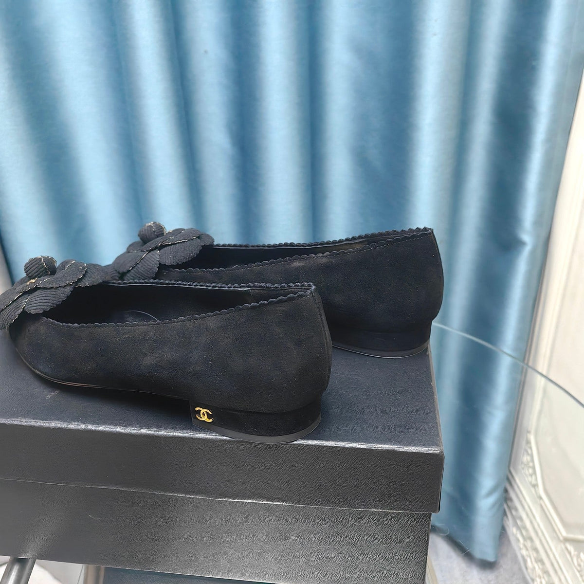 CC BALLET FLAT IN BLACK SUEDE AND CALFSKIN WITH FLOWER