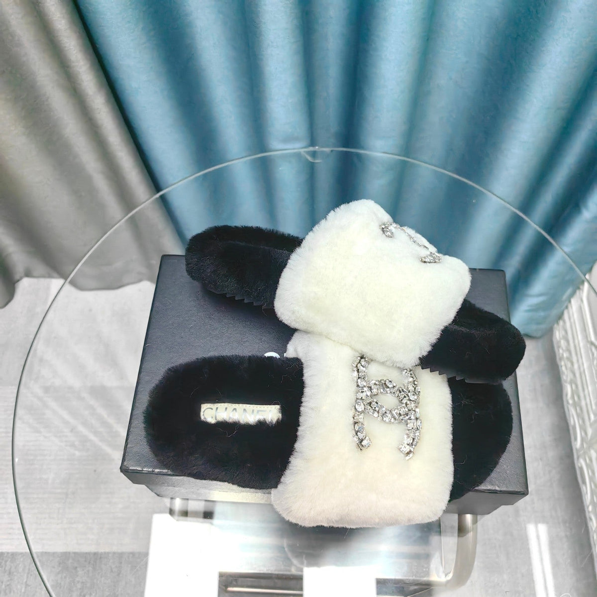 CC Slippers White Mix Black With Logo Fleece
