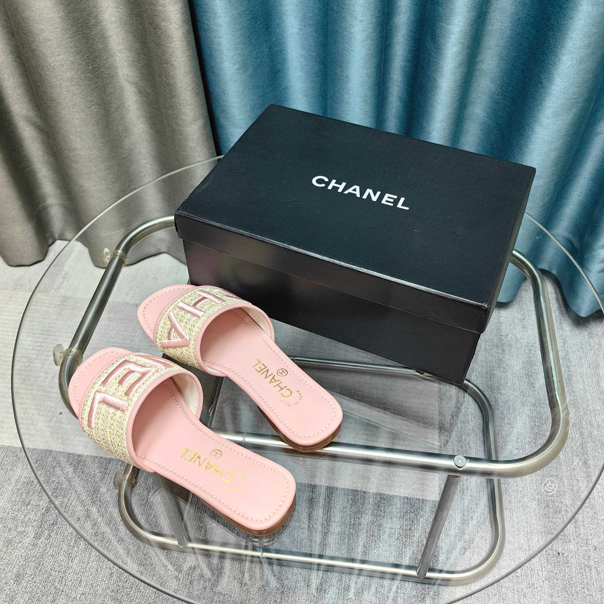CC 25 Mule Raffia Large Logo