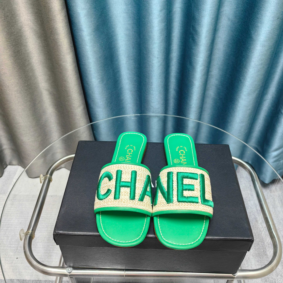 CC 25 Mule Raffia Large Logo