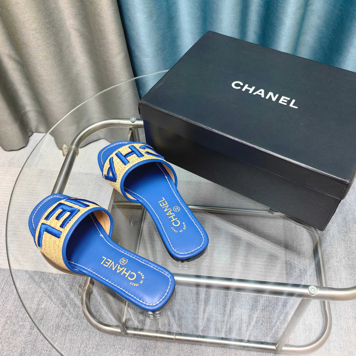 CC 25 Mule Raffia Large Logo
