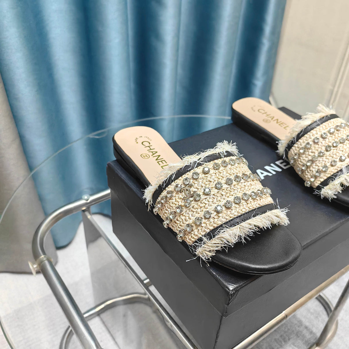 CC 25 Mule Raffia Strass