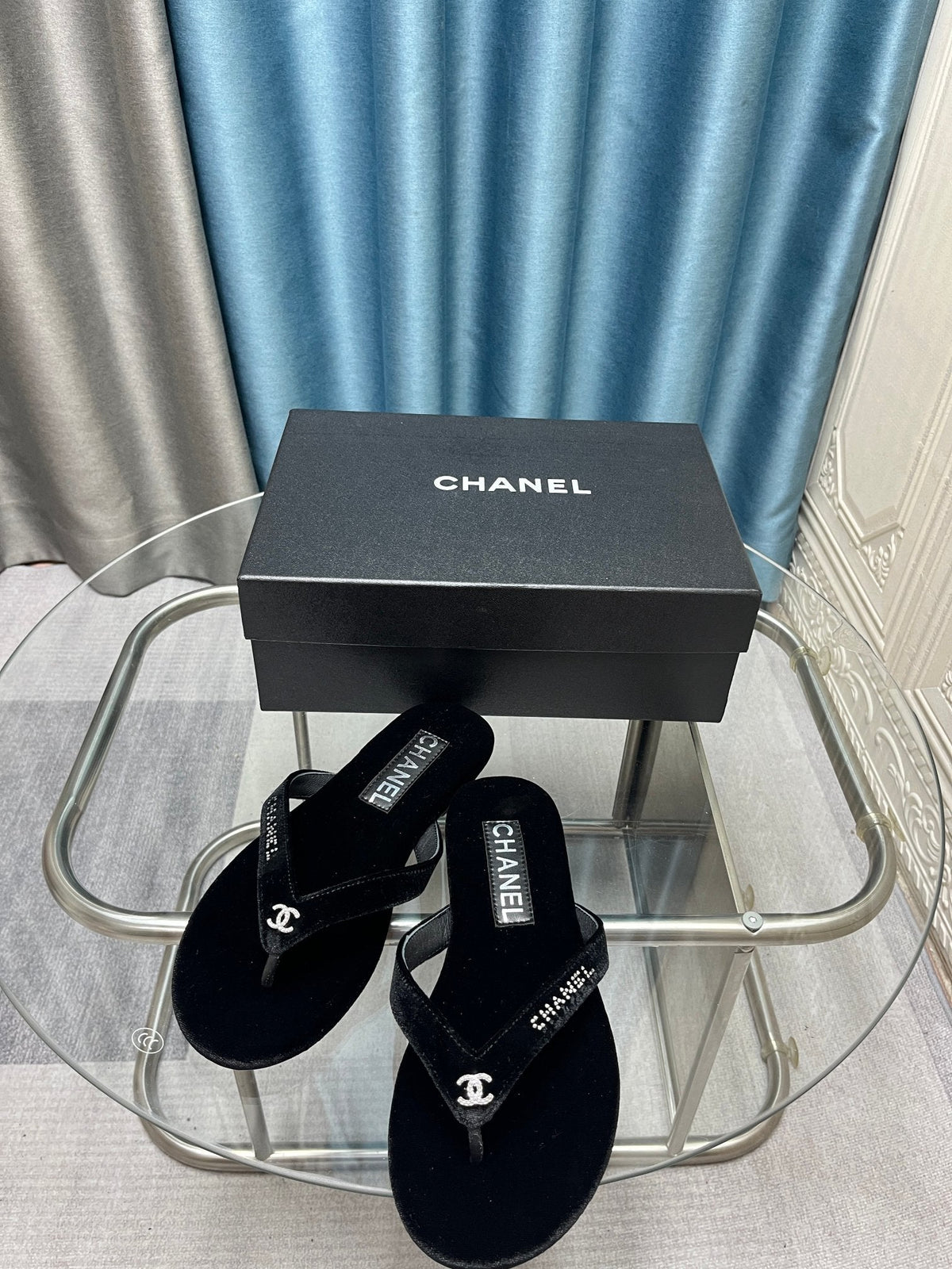 CC 25 Thong Sandal Black Velvet Diamond