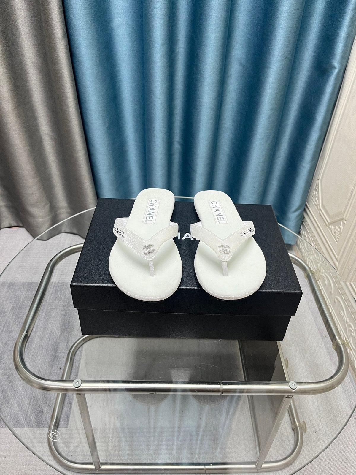 CC 25 Thong Sandal White Violet Diamond