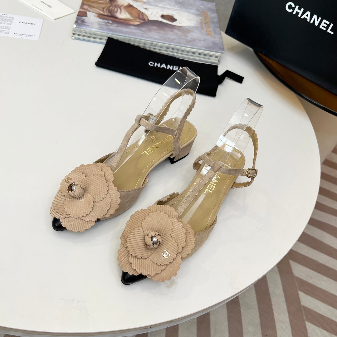 CC Pointed Toe Sandals Beige Suede