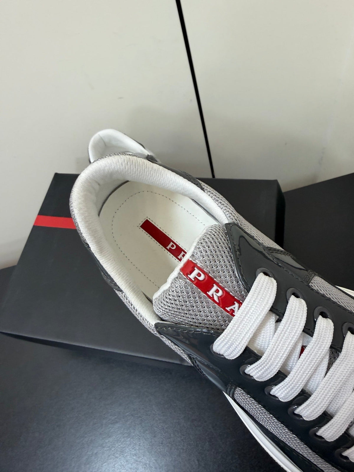 PRA 26S Casual Sneakers Gray Patent Leather 618928