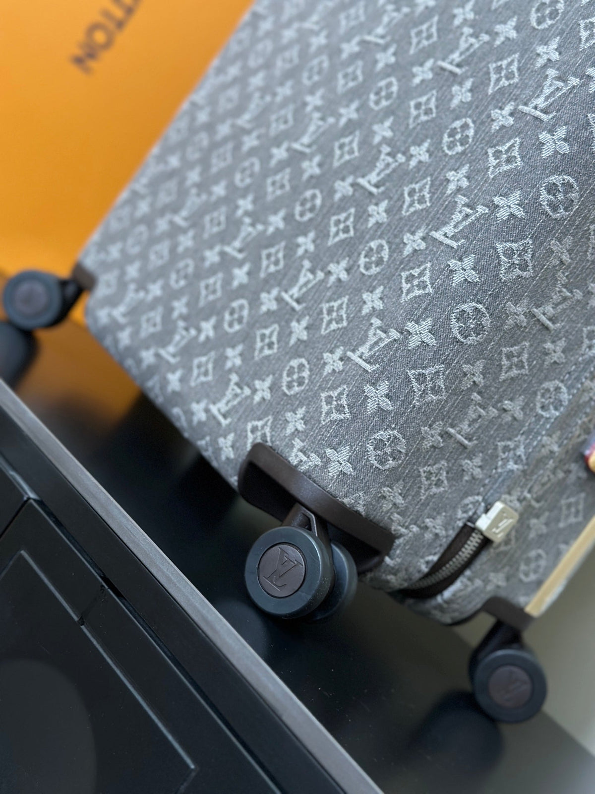 LV 2025 Horizon 55 Monogram Suitcase Cloudy Gray Denim Fabric 273842