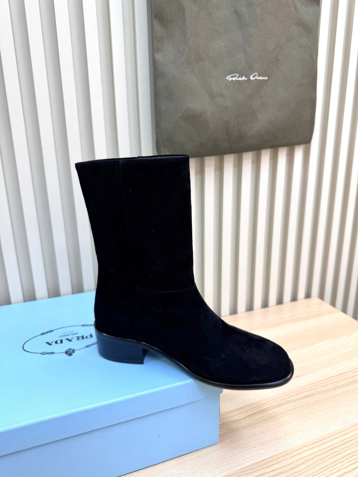 PRA latest mid-length boots black suede 443657