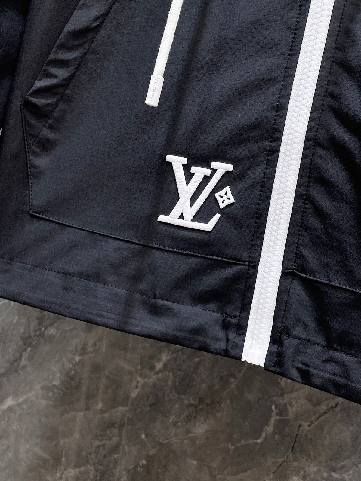 LV BLACK  JACKET 239571