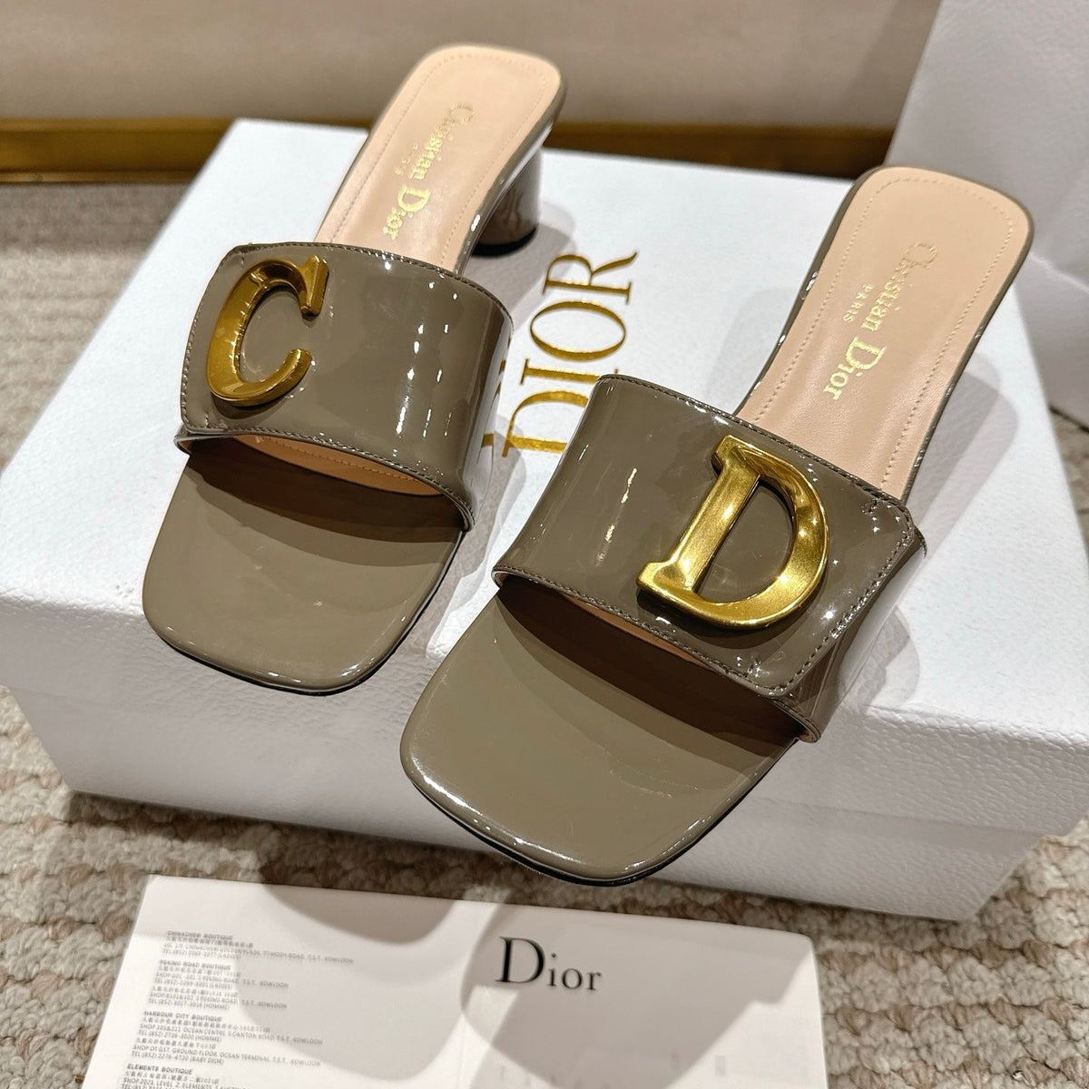 CD 25 C'EST DIO olive green patent leather 396127