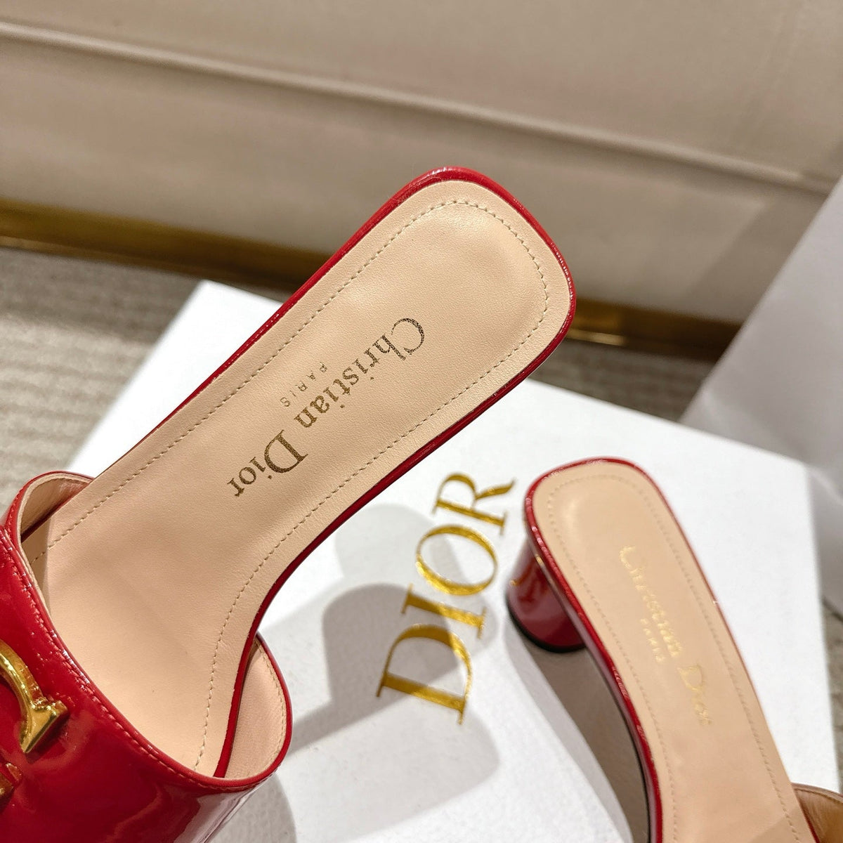 CD 25 C'EST DIO red patent leather 396129
