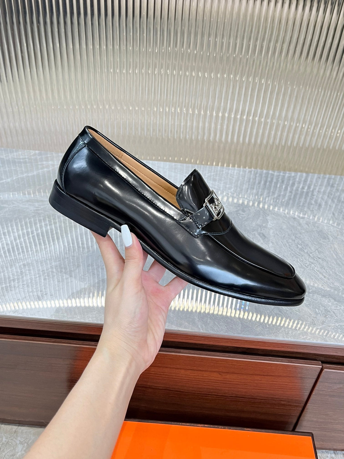 HM SILVER BUCKLE LOAFER BLACK CALFSKIN