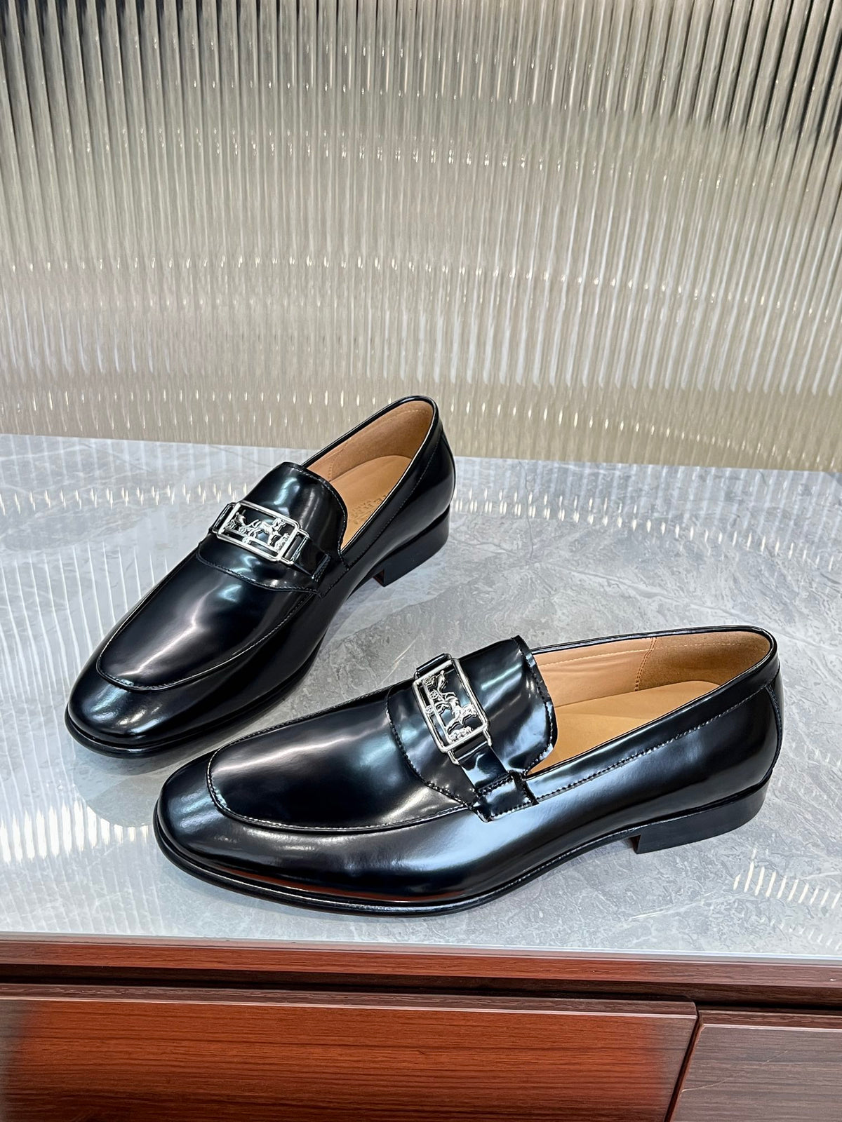 HM SILVER BUCKLE LOAFER BLACK CALFSKIN