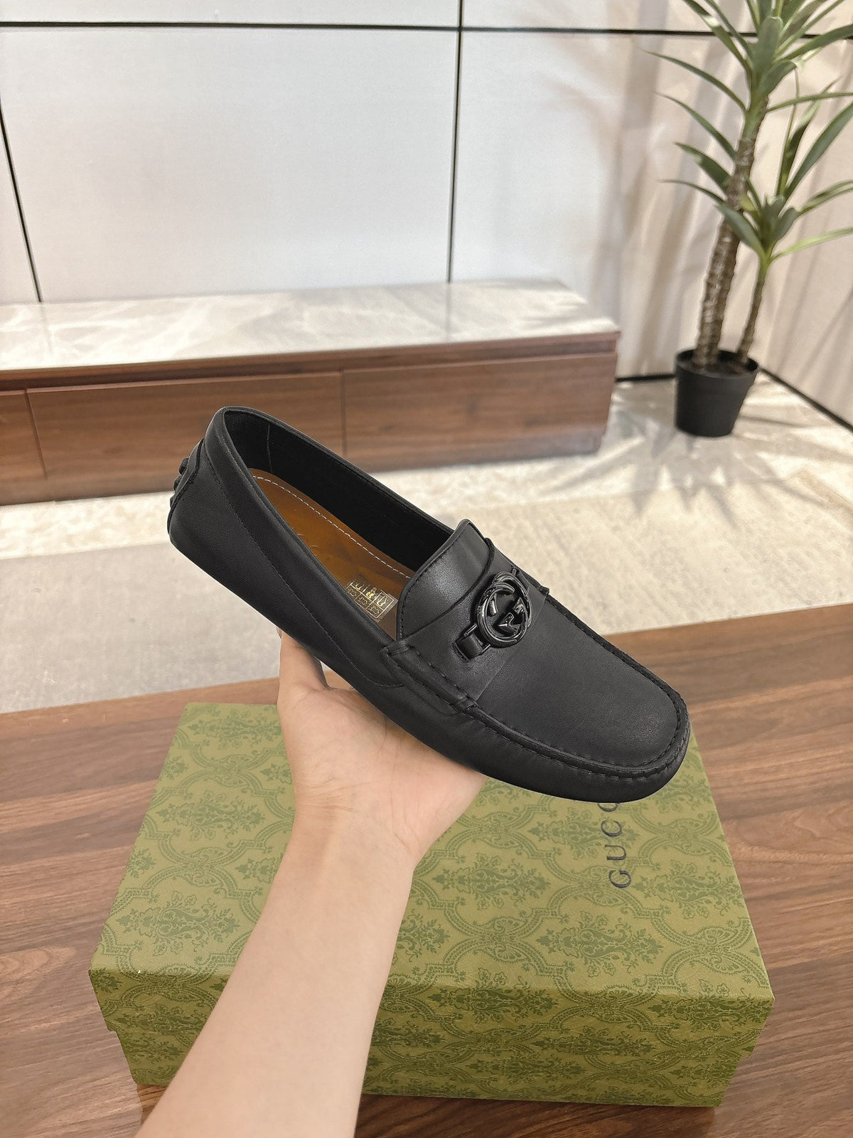 GG Men's Loafer Black Cowhide 547771