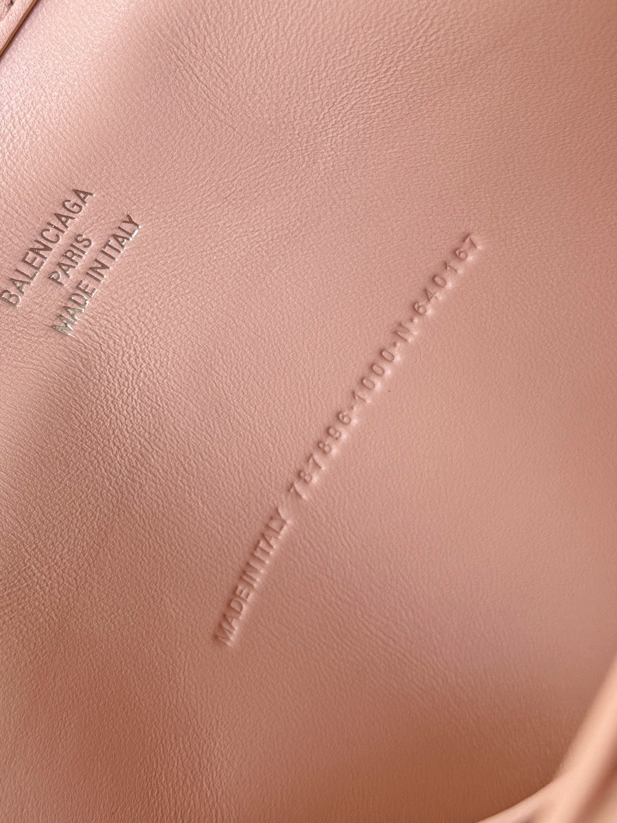 𝗕𝗮𝗹𝗲𝗻𝗰𝗶𝗮𝗴𝗮 Rodeo oversized bag pastel pink lambskin