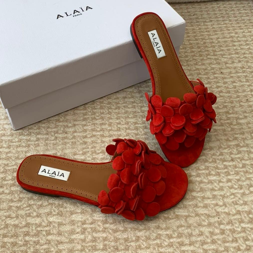 ALAIA FLAT MULE IN CHERRY RED SUEDE