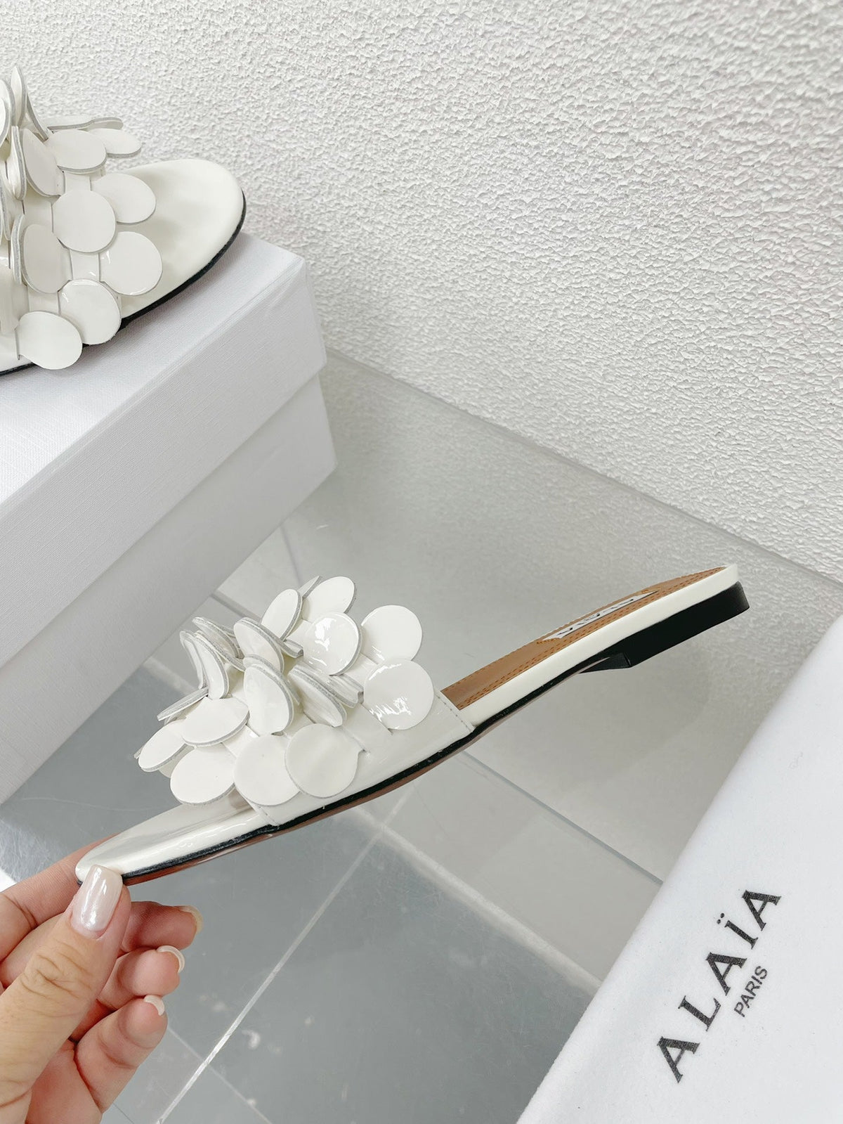alaia sandal mule flower white pantent lambskin