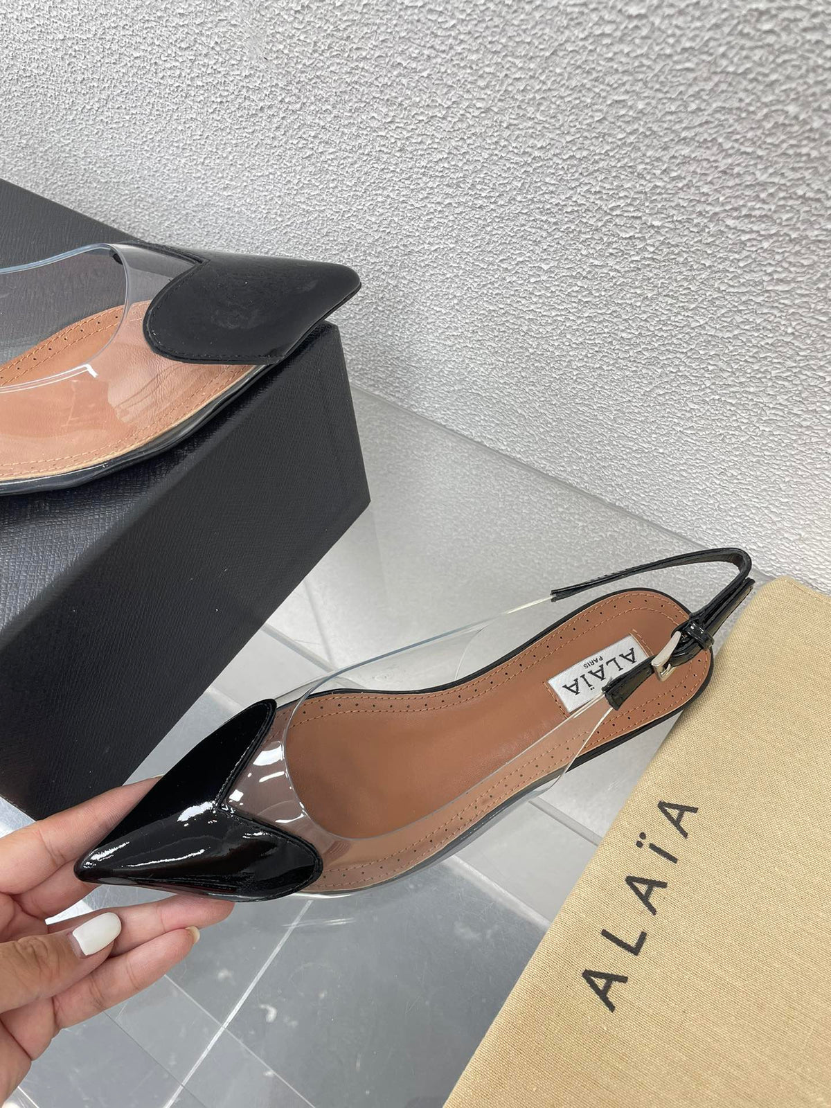 ALAIA LE COEUR FLAT SLINGBACKS IN BLACK PATENT LAMBSKIN