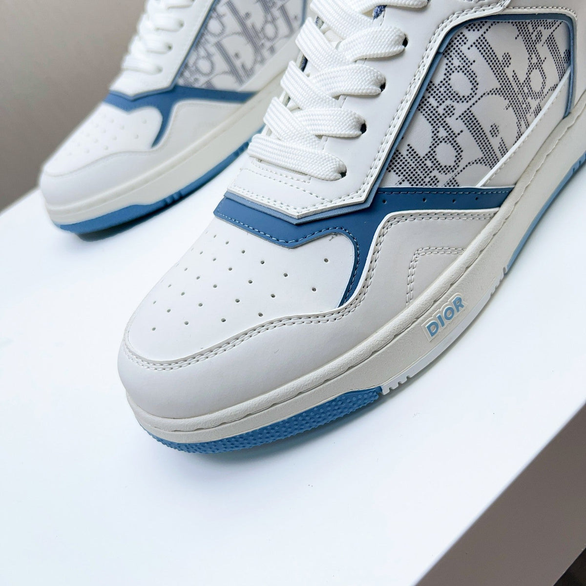 CD 25 B57 Sneaker White Blue Cowhide 750651