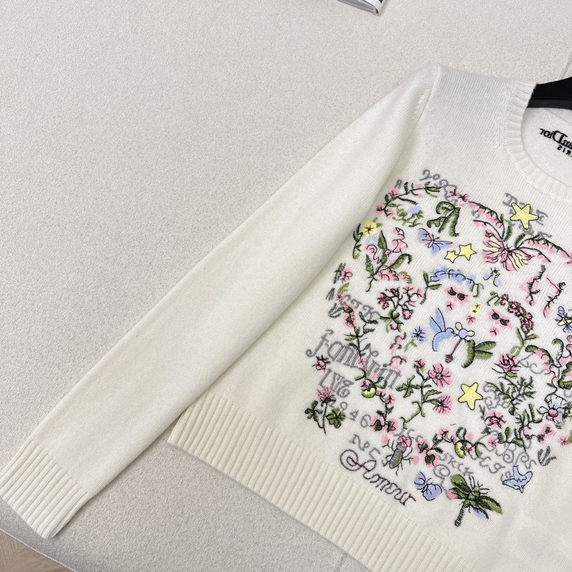 CD 25 Floral Pattern Embroidered Sweater White Cashmere 584740