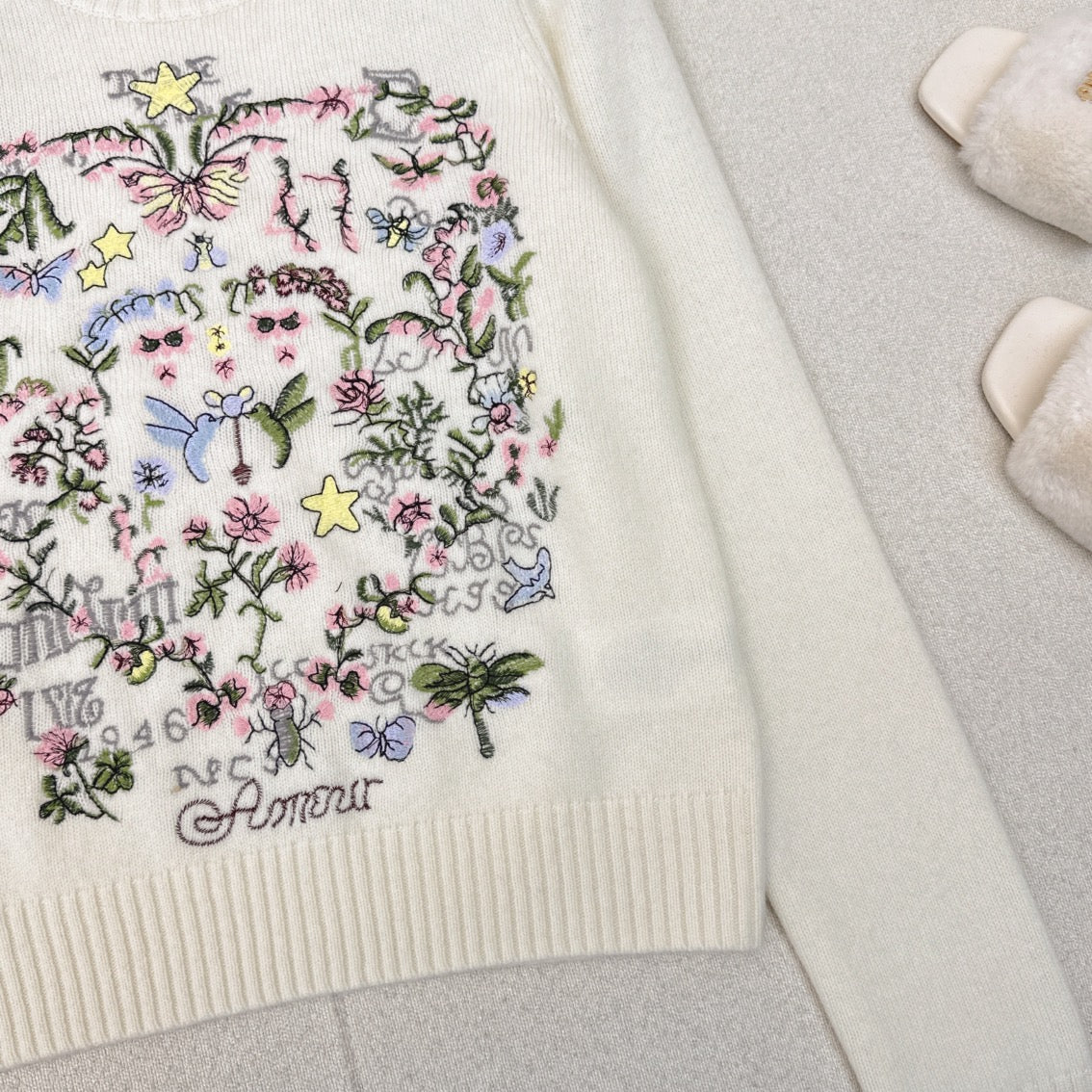 CD 25 Floral Pattern Embroidered Sweater White Cashmere 584740