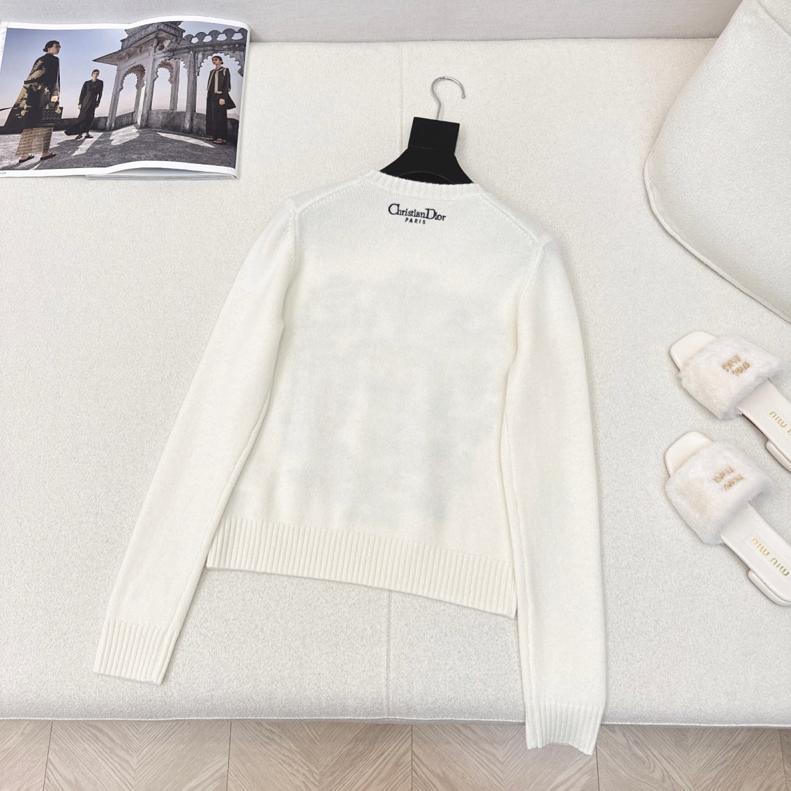 CD 25 Floral Pattern Embroidered Sweater White Cashmere 584740