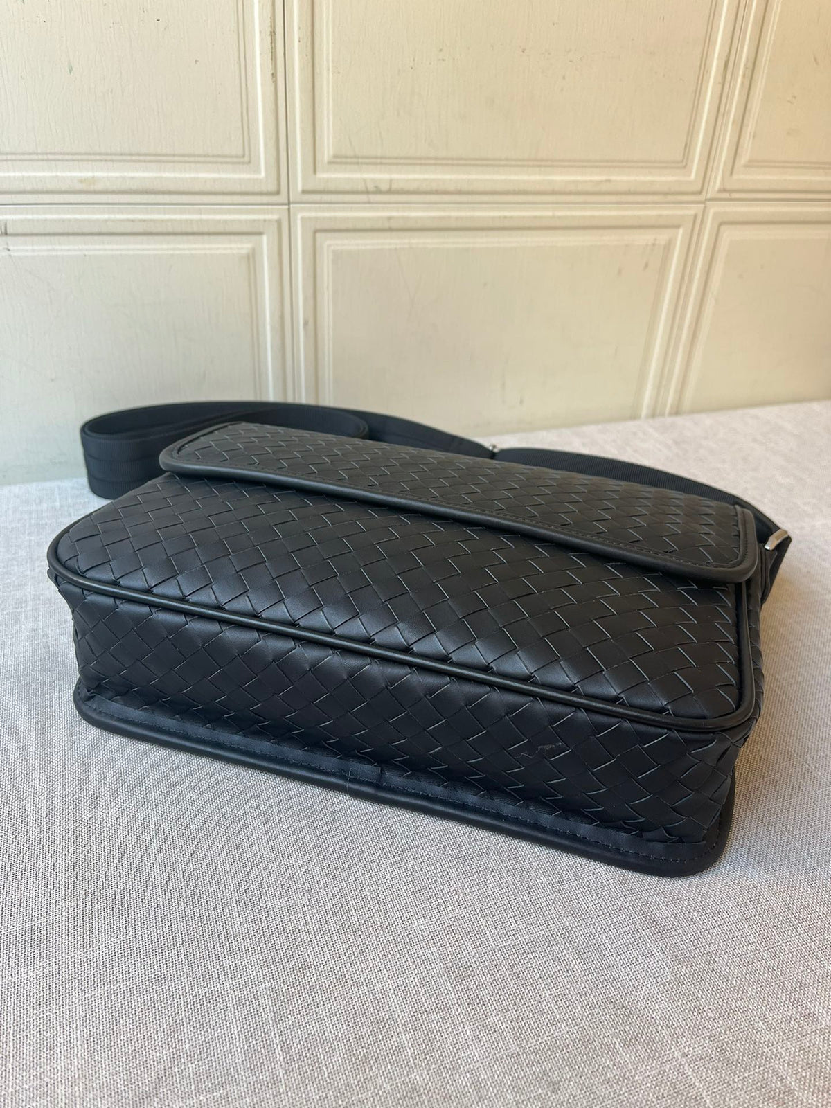 BV Messenger Bag 27cm Black Cowhide 545133