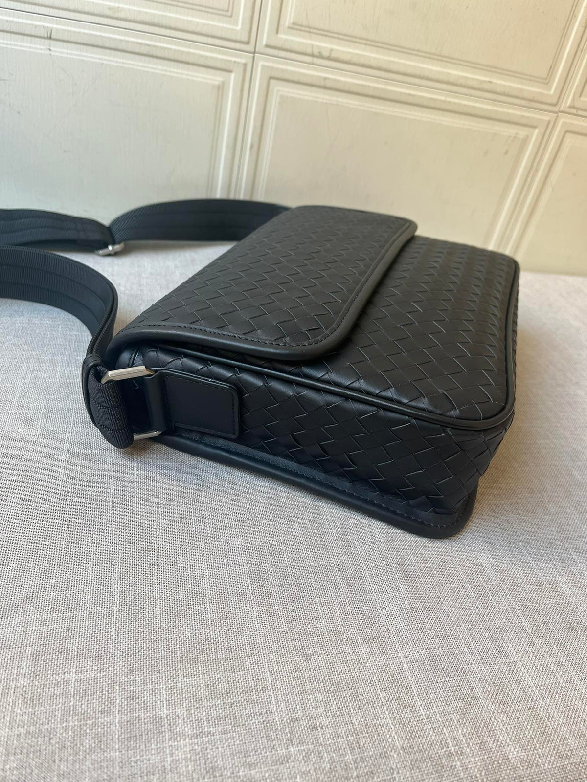 BV Messenger Bag 27cm Black Cowhide 545133