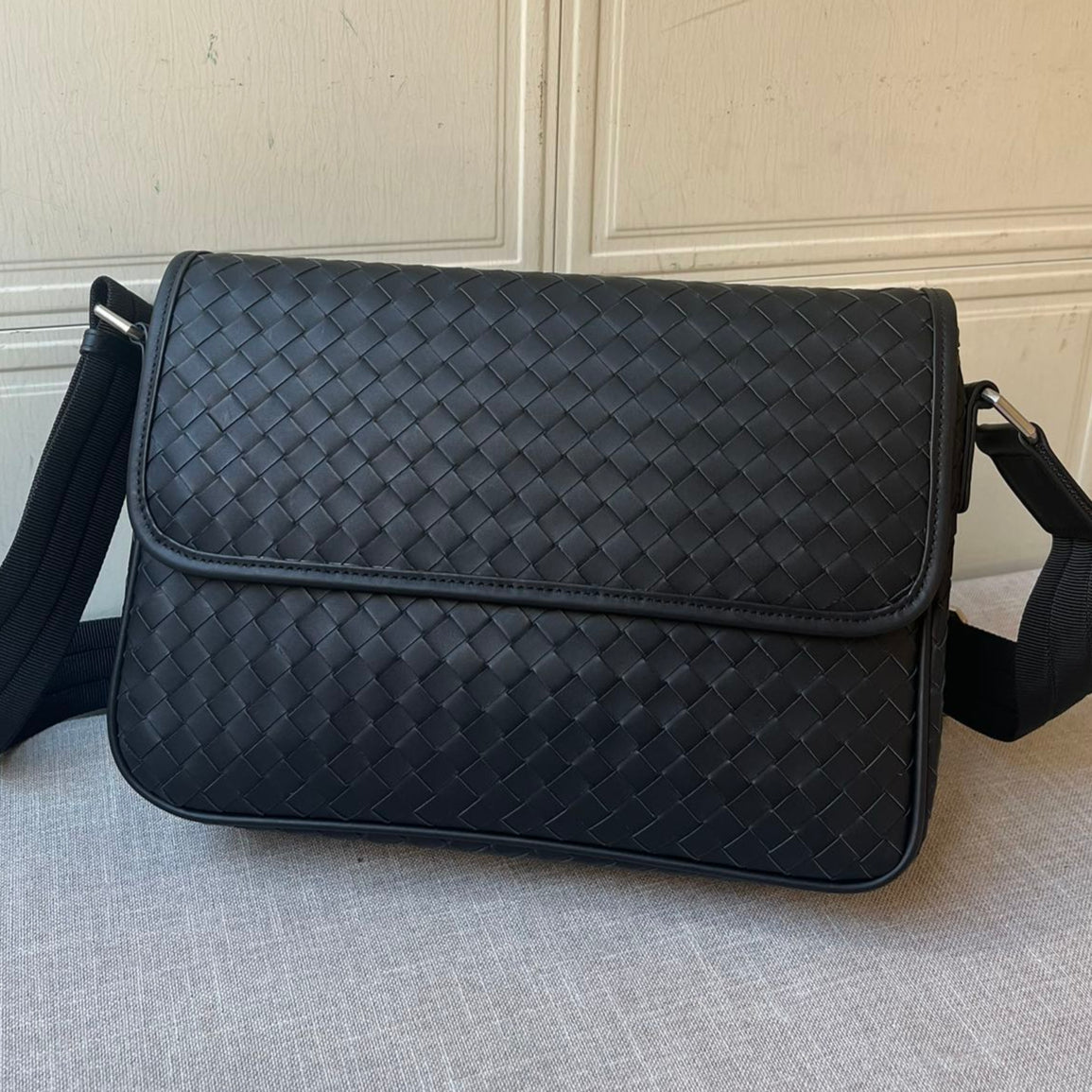 BV Messenger Bag 27cm Black Cowhide 545133