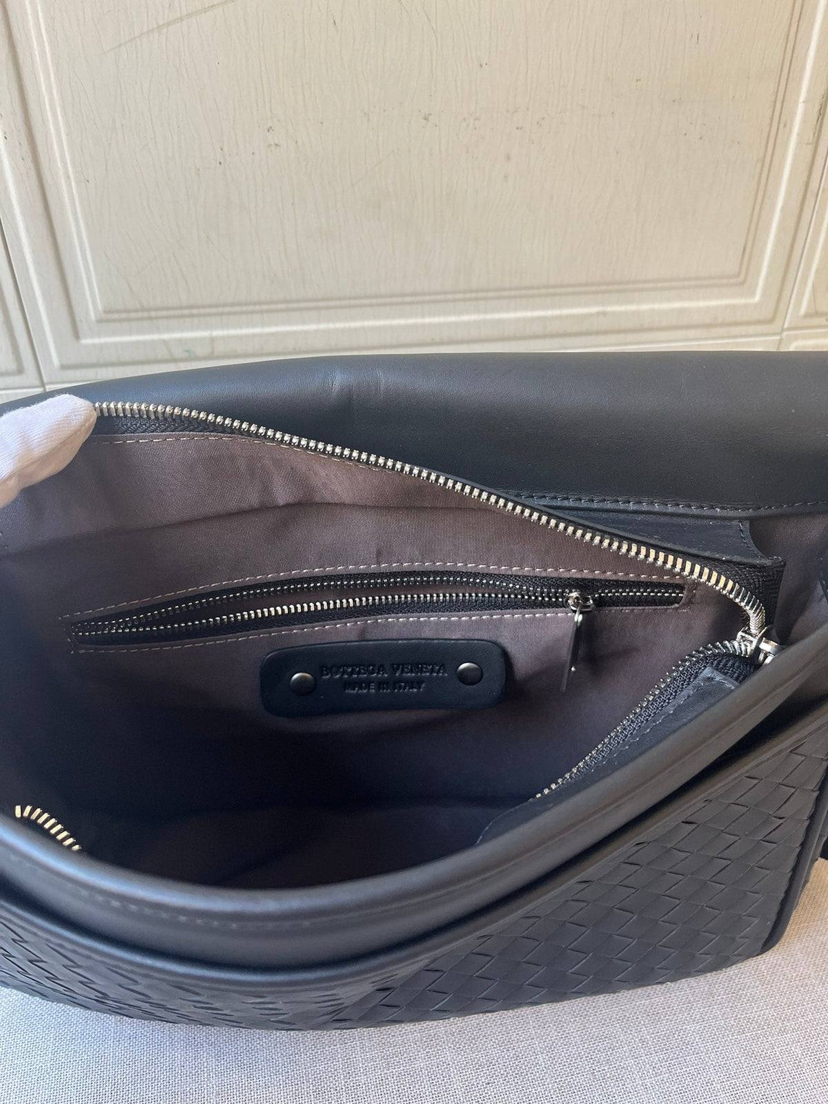 BV Messenger Bag 27cm Black Cowhide 545133