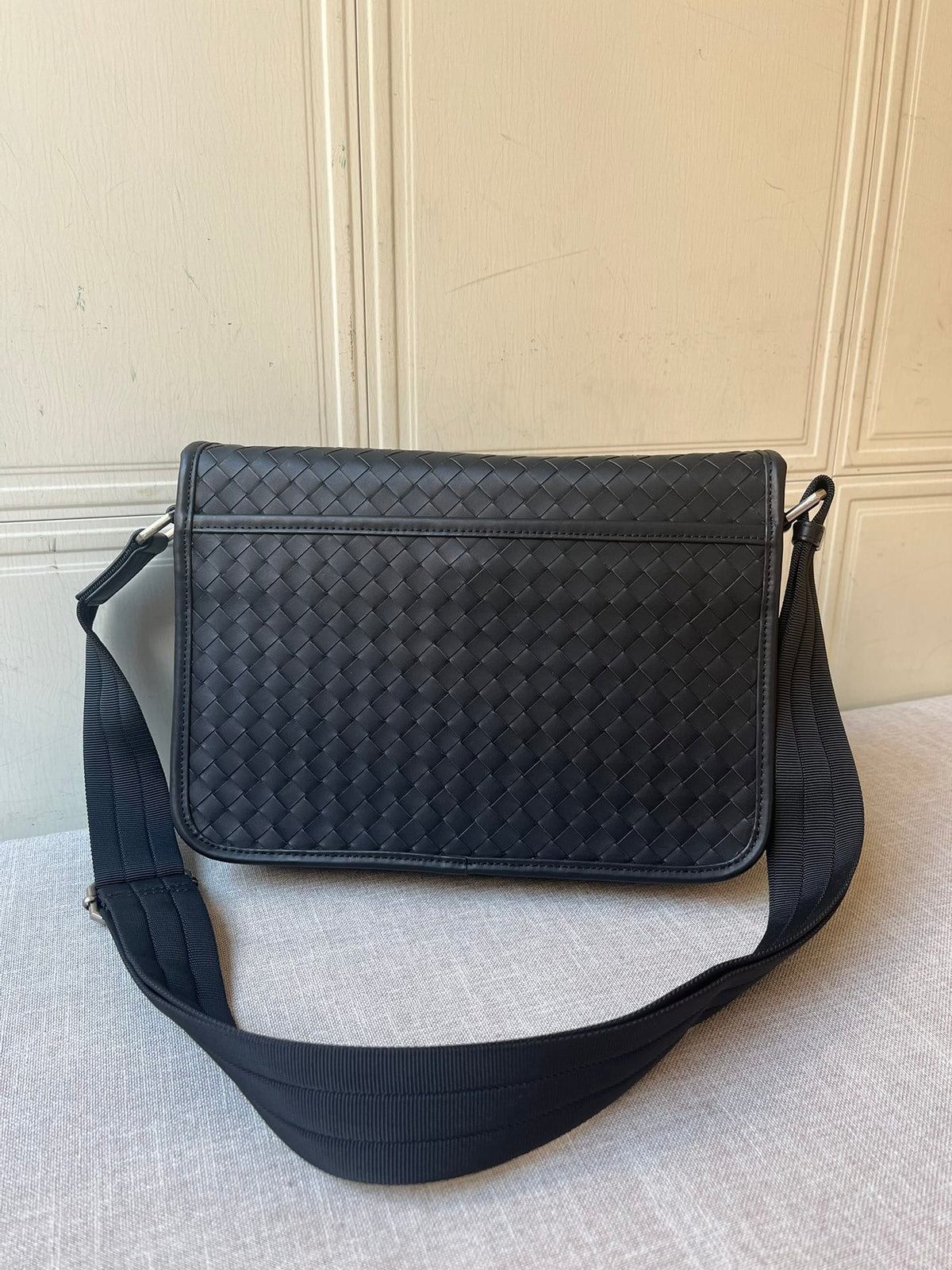 BV Messenger Bag 27cm Black Cowhide 545133