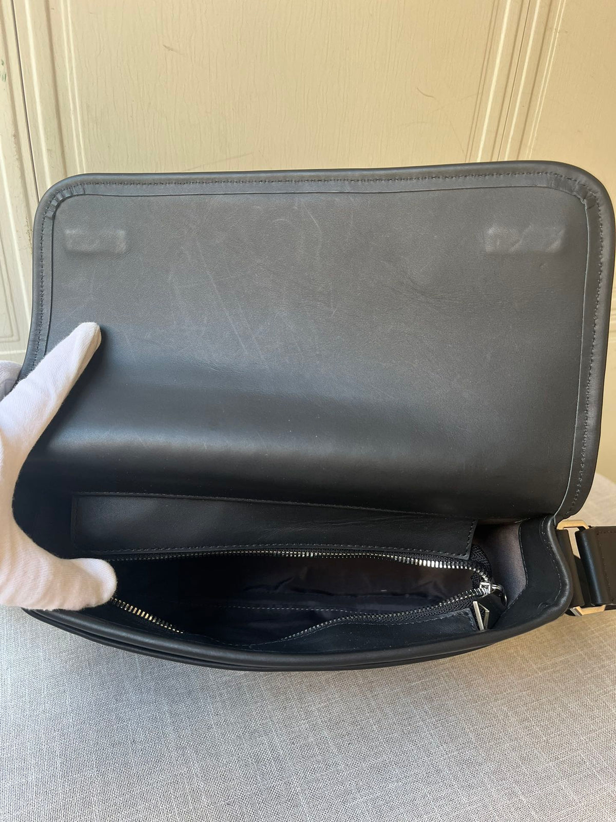 BV Messenger Bag 27cm Black Cowhide 545133