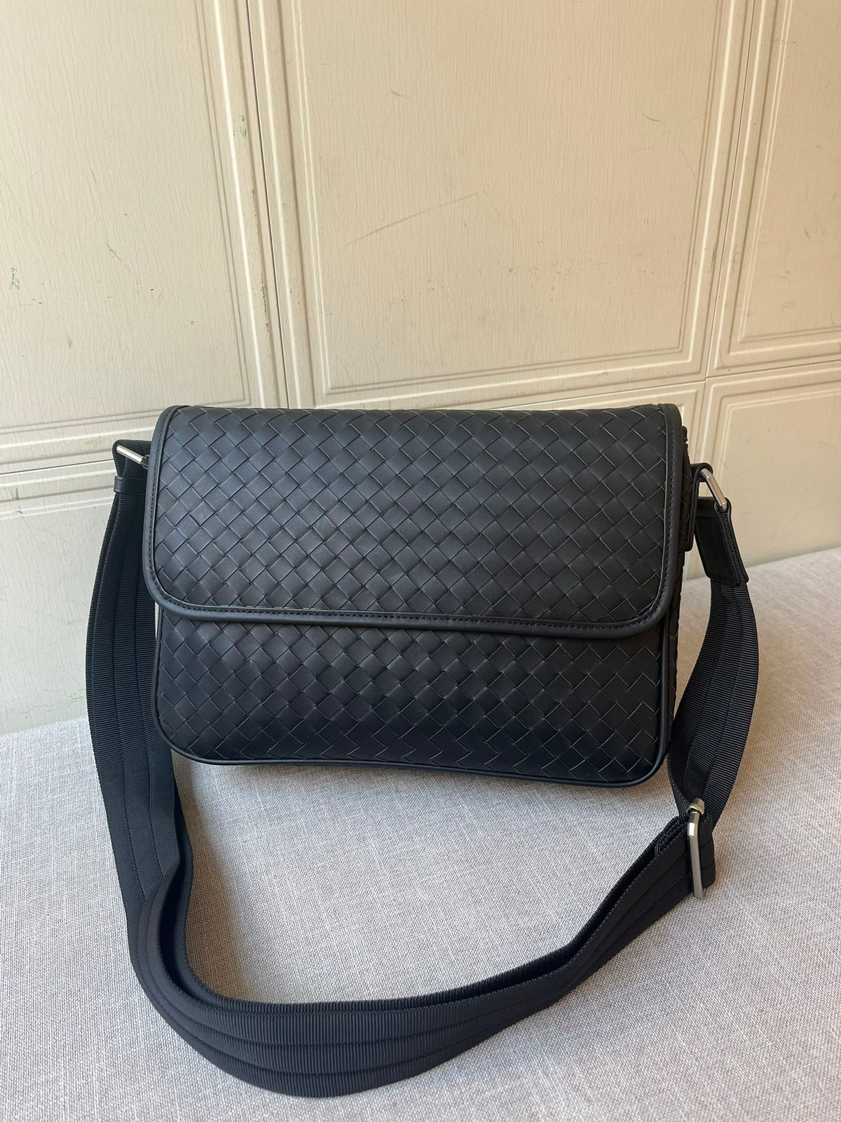 BV Messenger Bag 27cm Black Cowhide 545133