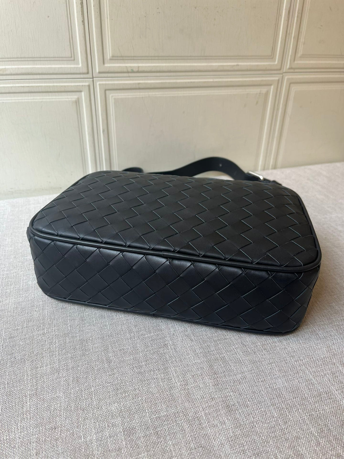BV Crossbody Bag 25cm Black Cowhide 545134