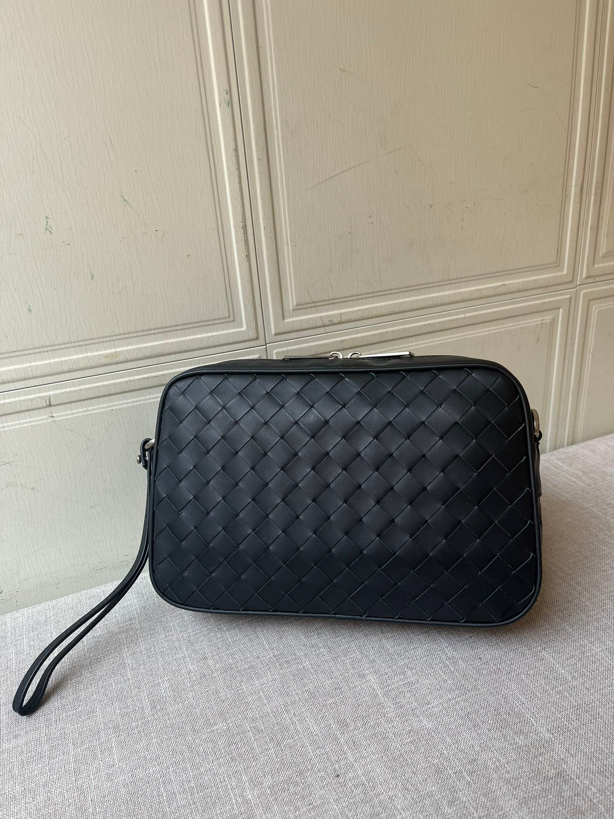 BV Crossbody Bag 25cm Black Cowhide 545134