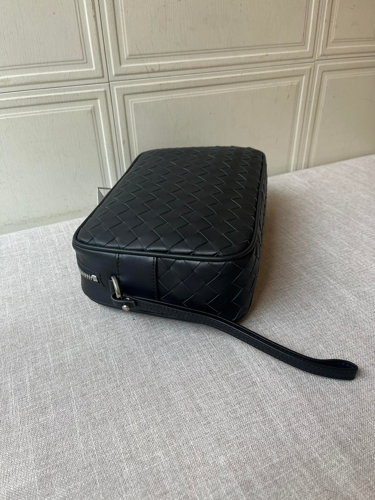 BV Crossbody Bag 25cm Black Cowhide 545134