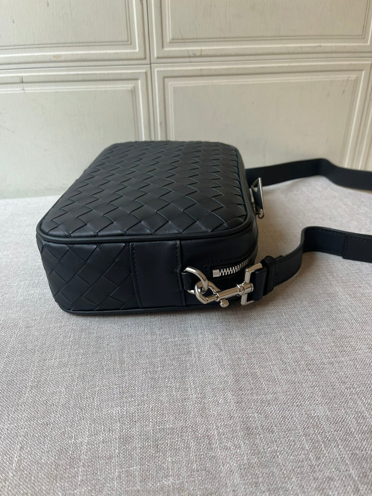 BV Crossbody Bag 25cm Black Cowhide 545134