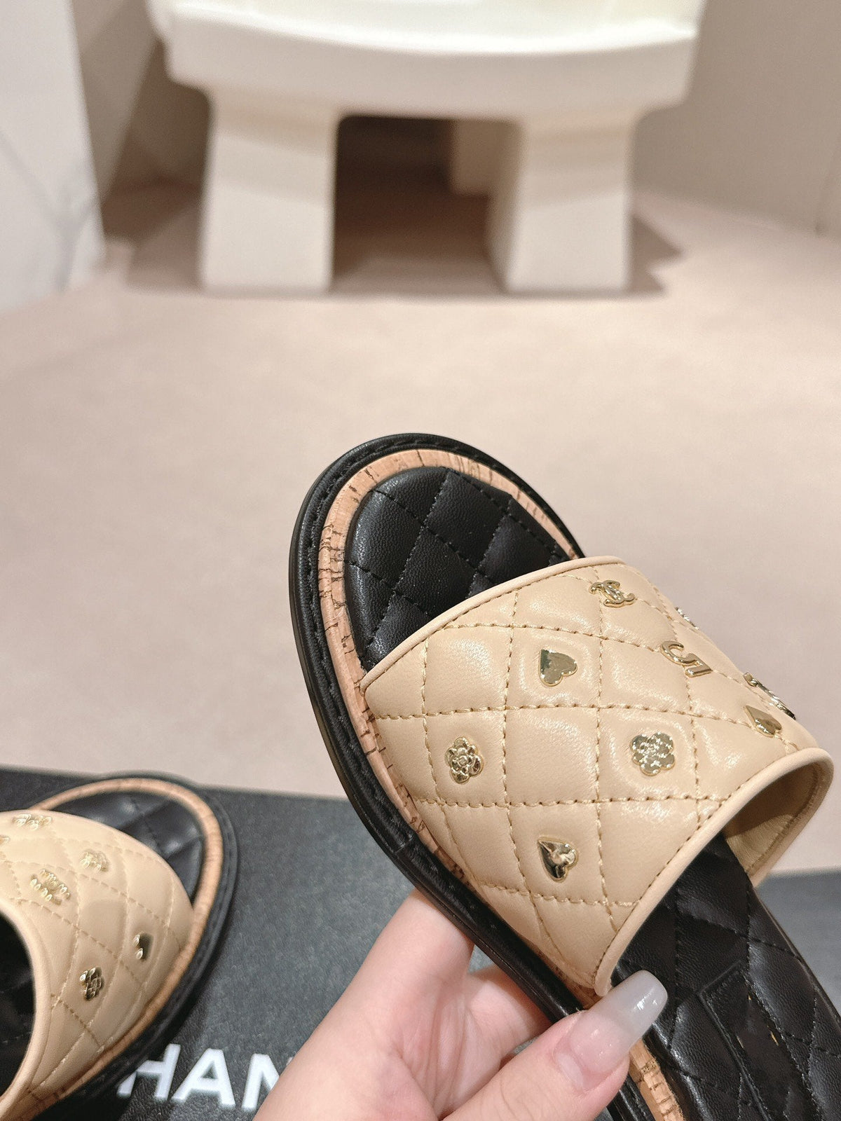 mule sandal 40 beige black quilted calfskin