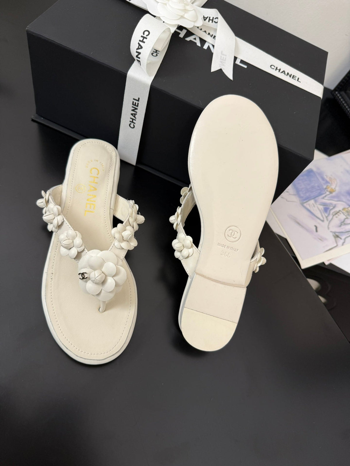 CC 25 Flower Thong Slippers White Cowhide 233415