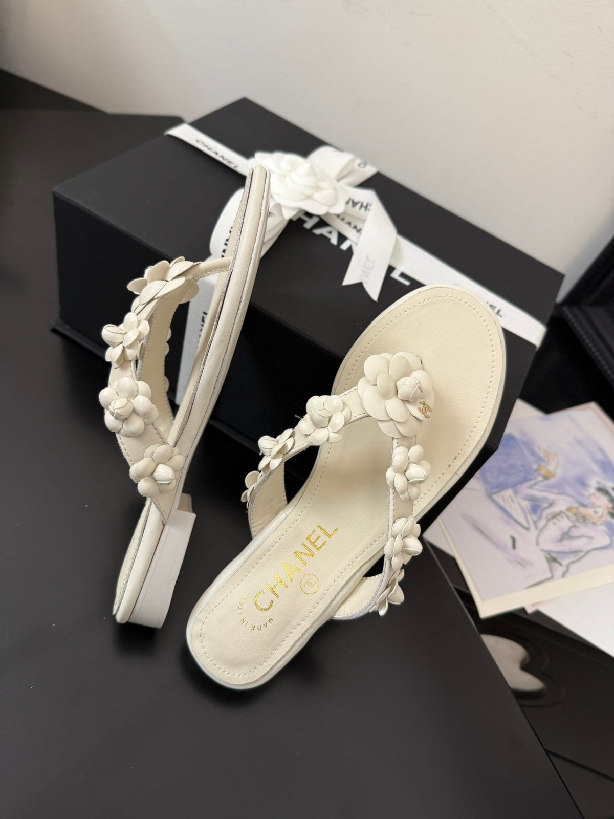 CC 25 Flower Thong Slippers White Cowhide 233415