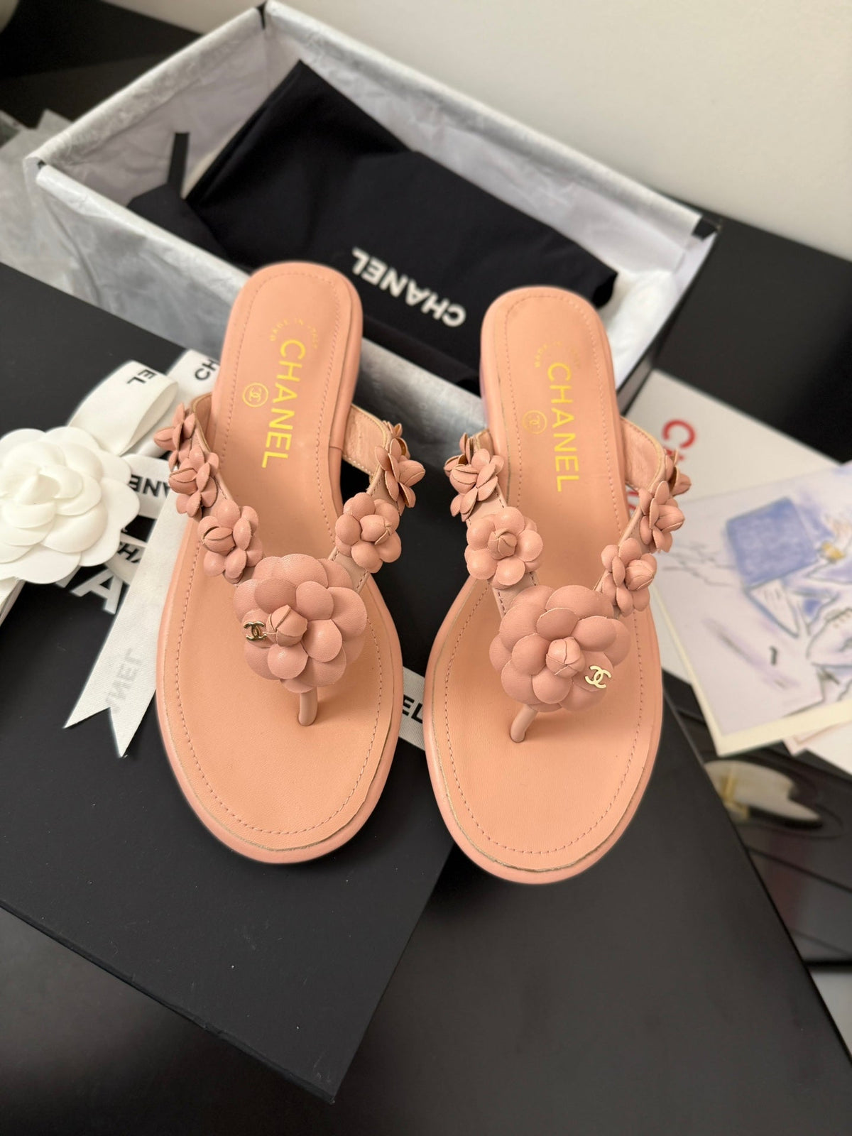 CC 25 Flower Thong Slippers Pink Cowhide 233418